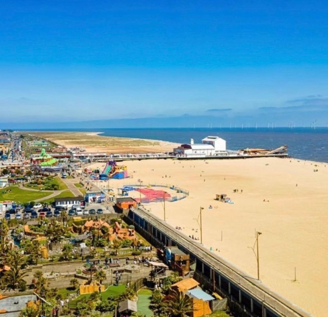 Hotel Of Wizardry Great Yarmouth Exteriör bild